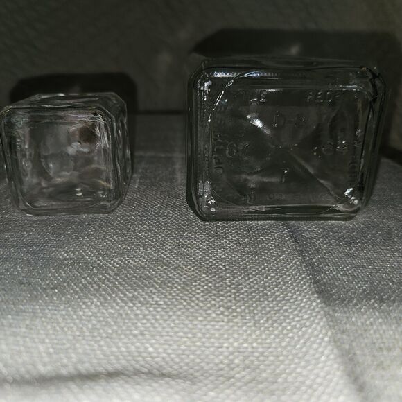 Vintage Glass Whiskey Decantur Art Deco Style Circular Pattern W/ Square Stopper - Picture 5 of 10